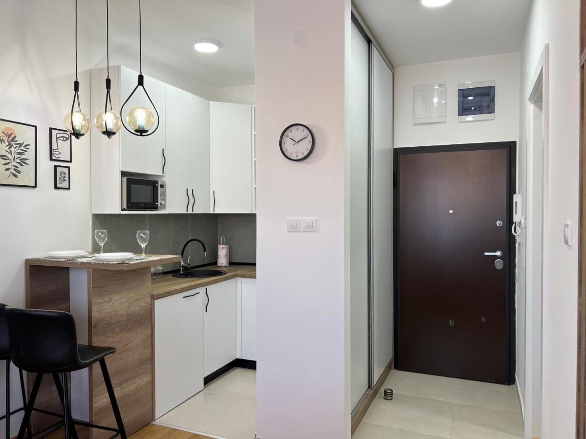 Apartment Charlie Private Parking Újvidék Kültér fotó